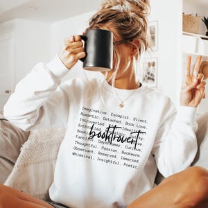 Booktrovert mots png svg Funny Book Lover png svg, citations positives png svg, Book Lover png svg, Lecture png svg, Book Lover Gift png svg