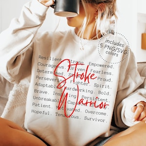 Pode incluir: Uma camisola de gola redonda cor de creme com uma lista de palavras impressas a preto, incluindo Resilient, Strong, Empowered, Courageous, Driven, Fearless, Determined, Steadfast, Proud, Persevering, Fighter, Spirit, Adaptable, Hardworking, Bold, Brave, Inspiring, Persistent, Unbreakable, Capable, Steady, Patient, Motivated, Overcome, Hopeful, Tenacious, Survivor, com o texto em vermelho Stroke Warrior e um gráfico circular com a inscrição includes 5 PNG/SVG colors.