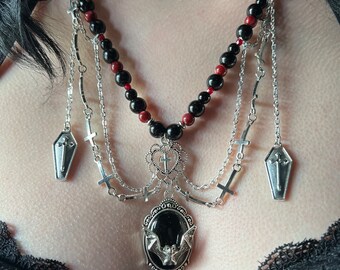 vampire’s heart gothic necklace
