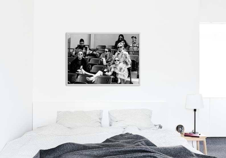 Sex and the City Vintage- Nostalgic Black and White Photo - Iconic TvShow female friendship - Stylish Horizontal Digital Print image 5