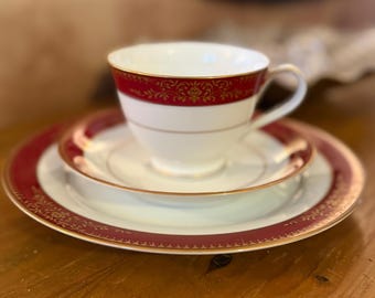 Vintage Noritake Goldmere Teapot: Red & Gold Porcelain, Japan