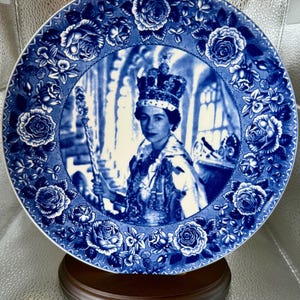 Wedgwood commemorative plate celebrating the Golden Jubilee of Queen Elizabeth II.