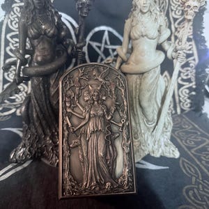 Hekate Göttliche Dreifaltige Mondgöttin Spirituelle Kartenlegung. Si hablo español