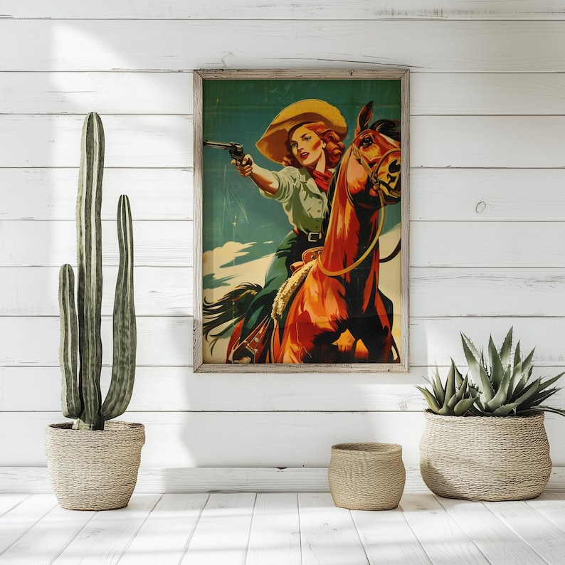 Peut inclure: Une affiche vintage repr&eacute;sentant une femme en chapeau de cow-boy chevauchant un cheval brun. La femme tient un pistolet et regarde vers la droite. L'affiche a un fond vert avec un ciel bleu au loin.