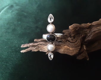 Silver ring with cultured pearls, white topaz and black spinel, size 19, 100020