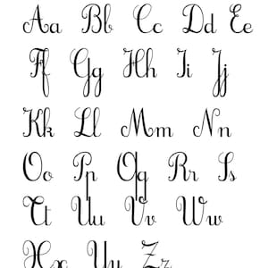 Op de afbeelding: Een werkblad voor het traceren van cursief schrift met het alfabet van A tot Z in hoofdletters en kleine letters. De letters zijn gepresenteerd in een vloeiende, elegante schrijfstijl, gedrukt met zwarte inkt op een witte achtergrond.