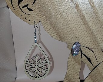 Schneeflocke Teardrop Ohrringe: Laser geschnitten, Holz, Edelstahl