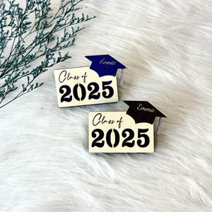 Klasse von 2025 Abschlusskartenhalter, personalisierte Universität Abschlussfeier Ornament, benutzerdefiniertes Holzschild, Abschlussdatei, Abschlussgeschenk