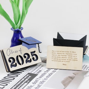 Porta-cartão-presente personalizado para formandos, porta-cartão de madeira personalizado, livro de cartões-presente de formatura, porta-cartão de crédito, presente para a turma de 2025