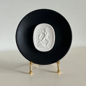 Decorative Plate With Intaglio - HERCULES MEDIUM, Ancient Art Beige Decor Plate, Intaglio Art Plaster