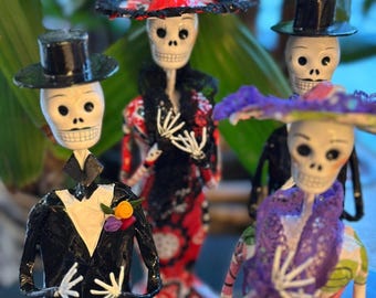 Catrina (o) Pair 2 Figurines : Male & Female Two Figurines Handcrafted Assorted prints Day of the Dead