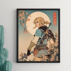 Pu&ograve; includere: Un'illustrazione digitale di un personaggio della serie di videogiochi The Legend of Zelda, Link, in piedi in un bosco con una spada. Lo sfondo &egrave; un cielo azzurro chiaro con una grande luna bianca. Il personaggio indossa una tunica blu e pantaloni verdi. La spada &egrave; una lunga lama argentata con un'impugnatura dorata. Il testo "時空を超えて" &egrave; scritto in giapponese sul lato destro dell'immagine.