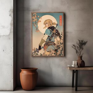 Pu&ograve; includere: Una stampa d'arte digitale che presenta un personaggio della serie di videogiochi The Legend of Zelda. Il personaggio &egrave; raffigurato in uno stile ispirato al Giappone, in piedi in un bosco con fiori di ciliegio. Il personaggio tiene una spada e indossa un abito blu e verde. La stampa &egrave; incorniciata in una cornice di legno.