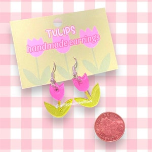 Rosa Tulpenohrringe - Handbemalte Plastikohrringe