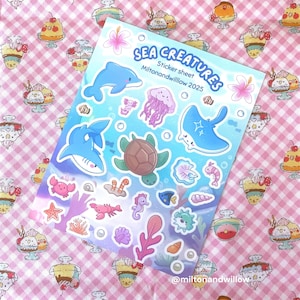 Feuille d'autocollants créatures de la mer - Feuille d'autocollants déco Tropicalcore nacrés arc-en-ciel Requin de l'océan Kawaii Axolotl tortue dauphin raie manta