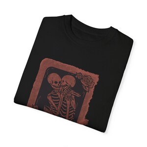 Gothic Skeleton T-Shirt, Spooky Aesthetic Tee, Dark Art Shirt, Vintage Horror Graphic Tee, Unisex Alternative Fashion, Goth Lover Gift