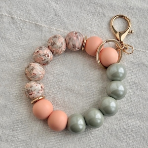 Pulsera floral | Llavero de muñeca | Perlas de silicona | Pulsera de flores | Tonos neutros | Ideas de regalos para mamá | Amigo | Maestro