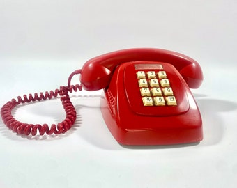 Revivez l'élégance vintage avec notre téléphone Red Herald