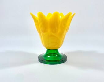 Bloemvormige groene en gele opaline glazen vaas - Antiek en prachtig handgemaakt in de jaren zestig