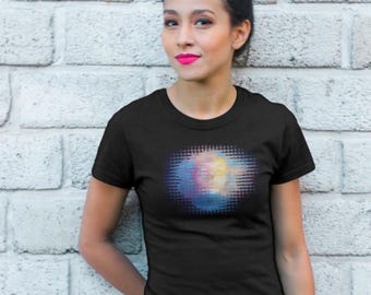 Women's digital art t-shirt - Luminous glitch face - Organic cotton - "Video Face"