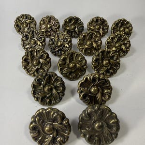 8 Pc Lot Vtg Amerock 1960 Antique Brass Knobs Pulls French Provincial Flower G1