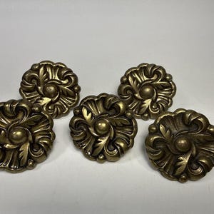 3 Vtg Amerock RD CA 1960 Antique Brass Knobs Pulls French Provincial Flower G1