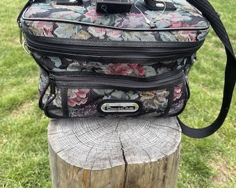 Neceser de viaje vintage Oscar de la Renta Tapestry con cierre.