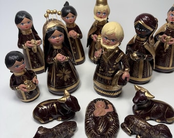 Presepe messicano in ceramica Talevera dipinto a mano, 13 pezzi, color sangue di bue e oro.