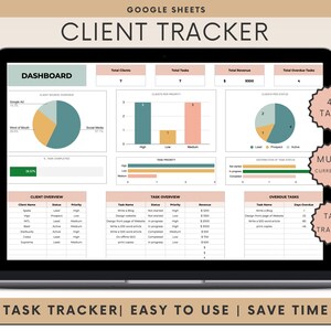 Può includere: Uno schermo di laptop che mostra un foglio di calcolo di Google Sheets con un cruscotto di tracciamento dei clienti. Il foglio di calcolo ha quattro schede, tra cui un cruscotto, una panoramica dei clienti, una panoramica delle attività e le attività scadute. Il cruscotto include grafici e diagrammi che mostrano il numero totale di clienti, il numero totale di attività, il fatturato totale e il numero totale di attività scadute. La scheda Panoramica dei clienti elenca i nomi dei clienti, lo stato e la priorità. La scheda Panoramica delle attività elenca i nomi delle attività, lo stato, la priorità e i ricavi. La scheda Attività scadute elenca i nomi delle attività e i giorni di scadenza.