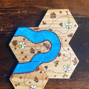 Posavasos quemados en madera &quot;Abeja en un campo&quot; Paquete de 4