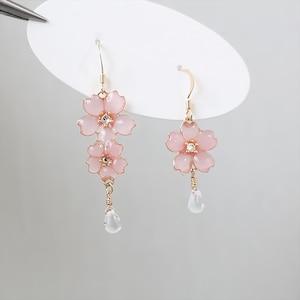 桜のイヤリング – 桜の花のダングル＆タッセルイヤリング、かわいいジュエリー