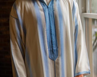 Ręcznie robiona, pasiasta marokańska dżellaba: bawełniana szata Mlifa na Eid Ramadan