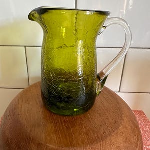 Brocca in vetro crackle verde oliva vintage