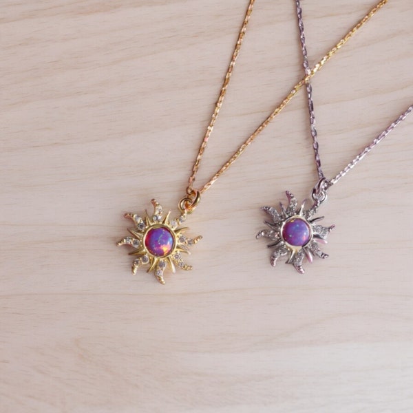 Collier rayonnant soleil Raiponce : argent et or avec pierres précieuses violettes. Une pièce intemporelle d'élégance et d'enchantement