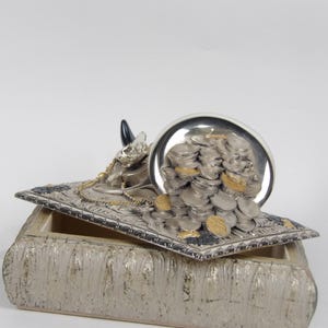Dark Timber-Wood Jewel Box with Silver-Coated Resin Cornucopia and Flowers – A Masterpiece of Elegance and Craftsmanship