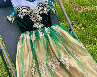 Robe de princesse Anna à broderies dorées - Robe de soirée fille vert royal pour soirées et déguisements