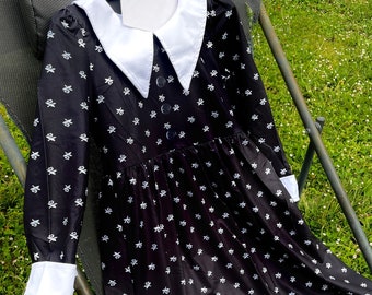 Vintage-inspiriertes MITHÄNSEL Addams Kostüm für Mädchen - Gestreiftes, florales Langarm-Kleid für Halloween & Cosplay 3T-12T