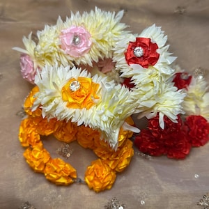 Slik Flower Hand Flower Gajra, Artificial, Flower Bangel Jewelry, Pithi, Mendhi, Sangeet, Mayoon, Eid, Indian/Pakistani/South Asian wedding