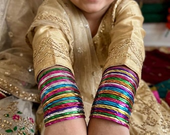 48-delige metalen armbandenset voor kinderen regenboogkleurig: Indiase Pakistaanse churi, churiyan Karah (6-24 m)