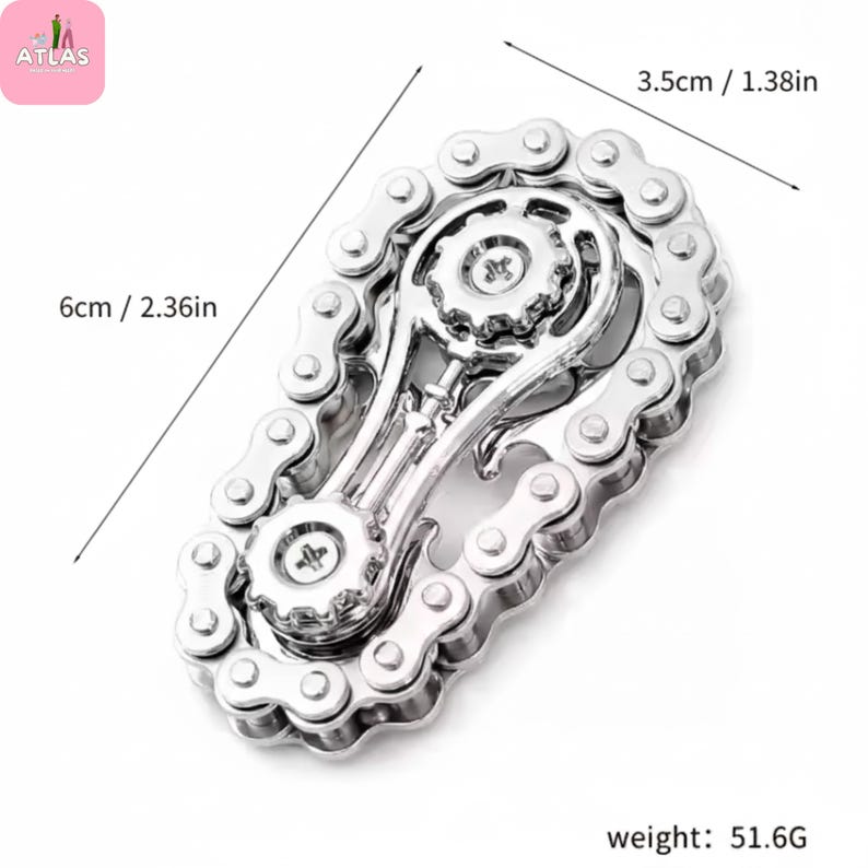 以下が含まれることがあります： 銀色の金属製チェーンツール。長さ6cm、幅3.5cmで、歯車のようなデザインです。ツールの重さは51.6gです。チェーンがツールに巻き付いています。