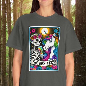 De risiconemer tarotkaartshirt, eenhoorn tarotshirt, Halloween-shirt, tarot-shirt, Halloween-T-shirt, damesshirt, tarotshirt, trendy T-shirt, kerstmis