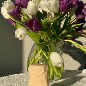 Vela Pilar – Vela de Mesa Artesanal | Decoração Elegante para Casa