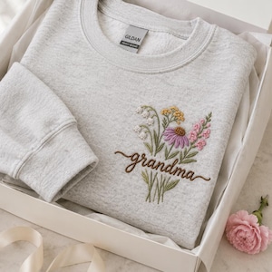 Sweat brodé grand-mère floral - nom personnalisé des petits-enfants sur la manche - sweatshirts fleurs Mimi personnalisés - cadeau d'anniversaire mamie