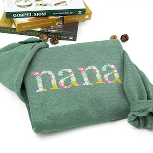 Embroidered Floral Nana Sweatshirt - Custom Grandma Sweatshirt with GrandKid Name - Mimi Gigi Mothers Day Sweater - Birthday Pregnancy Gift