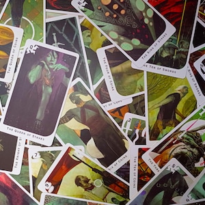 DEUX DERNIERS PONTS - Le tarot de l'Inquisition de Dragon Age | Jeu de tarots complet | Produit sous licence BioWare | Cadeau de l'âge du dragon | Art de l'âge du dragon