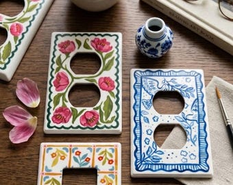Tapas para enchufes e interruptores de luz pintadas a mano / Decoración bohemia / Diseño floral