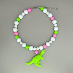 Collar reciclado de juguete Kidcore Kawaii de Jurassic Park con diseño de dinosaurio de neón ácido para fiesta, regalo