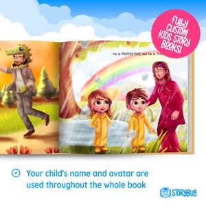Puede incluir: Un libro abierto con ilustraciones de un ni&ntilde;o con un impermeable amarillo de pie bajo la lluvia con un arco&iacute;ris en el fondo. El texto en la p&aacute;gina dice "&Eacute;l es PROTECTOR, pero &eacute;l es THO".