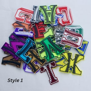 Personalisierter Baseball/Softball Buchstabe Schlüsselbund