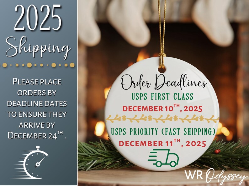 K&ouml;nnte beinhalten: Ein wei&szlig;er Keramik-Weihnachtsschmuck mit goldenem Faden, der Bestellfristen f&uuml;r 2025 anzeigt. Der Schmuck hat ein festliches Design mit gr&uuml;nen und goldenen Akzenten, und der Text "Order Deadlines" ist deutlich sichtbar.